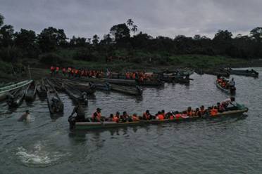 Migrant-water-crossing